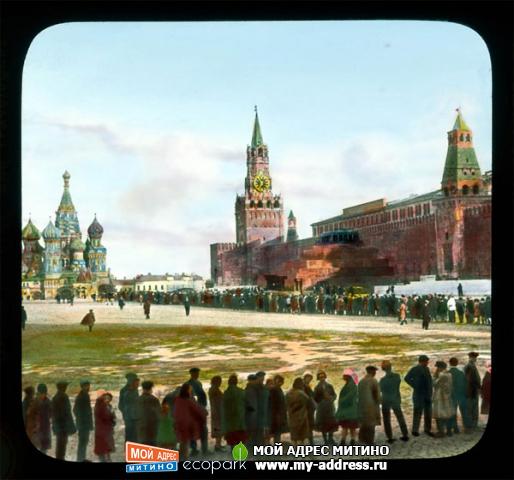 Красная площадь с очередью к Мавзолею Ленина